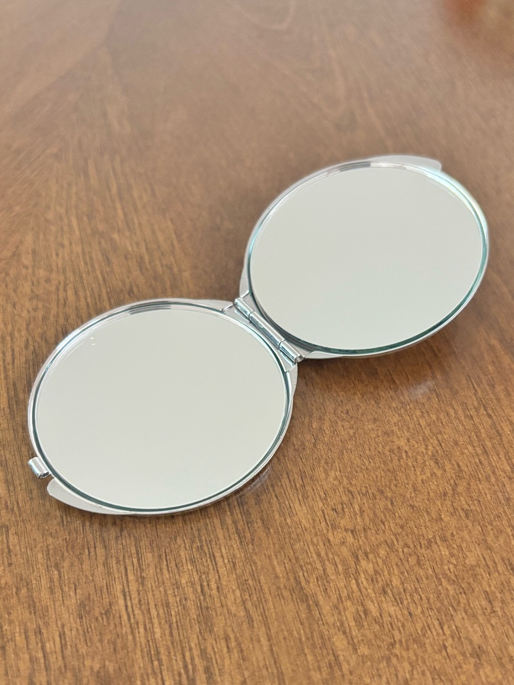 Brighton Shell & Starfish Compact Mirror - Picture 2 of 6